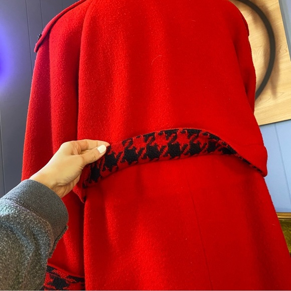 Vintage 1970s Wacs Works By Ilie Wacs Red and Black Houndstooth Wool Coat - Picture 5 of 15